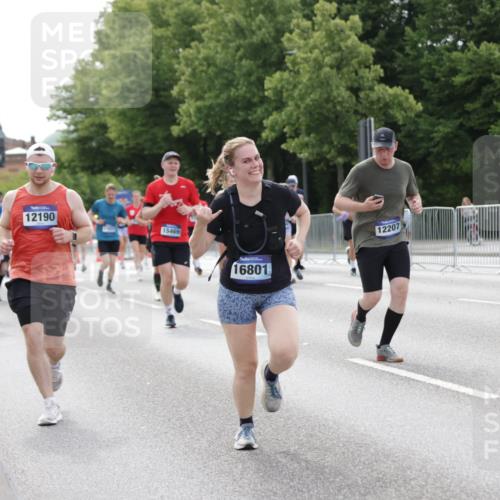 29.06.2025 - hella hamburg halbmarathon Jannik Wohlers http://msf.ph/oto/8177103 29.06.2025 10:22:29 Lombardsbrücke 1029, 1853, 2766, 3003, 3029, 3034, 3600, 5223, 5629, 6784, 6785, 7266, 7891, 7925, 9133, 9913, 10205, 10826, 12190, 13560, 13921, 14525, 14633, 14801, 15469, 15870, 16565, 16566, 16618, 16801, 16863, 17657 meine-sportfotos.de