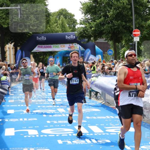 29.06.2025 - hella hamburg halbmarathon Zöllner http://msf.ph/oto/8177235 29.06.2025 10:38:19 Ziel 1688, 2849, 5091, 6095, 7743, 8002, 14688, 18584 meine-sportfotos.de