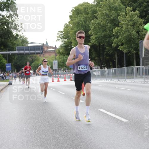 29.06.2025 - hella hamburg halbmarathon Jannik Wohlers http://msf.ph/oto/8177280 29.06.2025 09:42:21 Lombardsbrücke 5612, 7331, 7855, 9269, 10468, 11078, 11228, 12360, 13872, 13913, 14753, 14836, 16615, 17614, 18740, 19041, 19042, 19050, 19076, 19078 meine-sportfotos.de