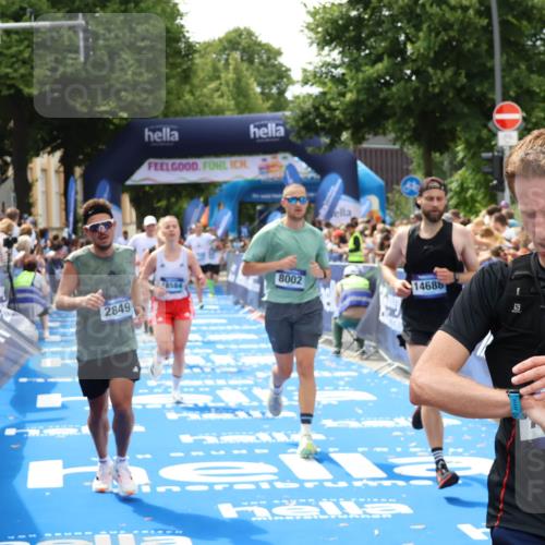 29.06.2025 - hella hamburg halbmarathon Zöllner http://msf.ph/oto/8177285 29.06.2025 10:38:21 Ziel 1042, 1688, 2849, 3431, 6095, 7110, 7743, 8002, 14688, 18584 meine-sportfotos.de