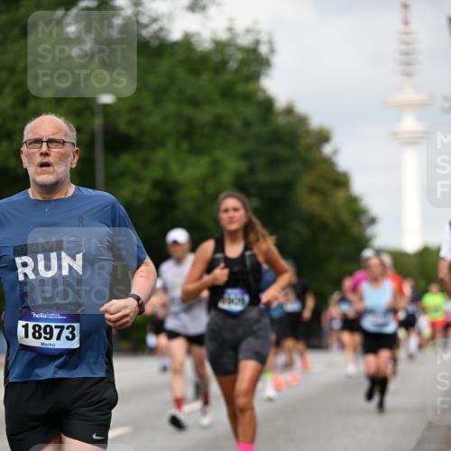 29.06.2025 - hella hamburg halbmarathon Dr. Thomas Lammeyer http://msf.ph/oto/8177286 29.06.2025 10:10:12 Kennedybrücke 1229, 1830, 1842, 2471, 2624, 3062, 4169, 4542, 5762, 6014, 7302, 7741, 8049, 8290, 8744, 8894, 8909, 9477, 9917, 10214, 10343, 10781, 10791, 10998 meine-sportfotos.de