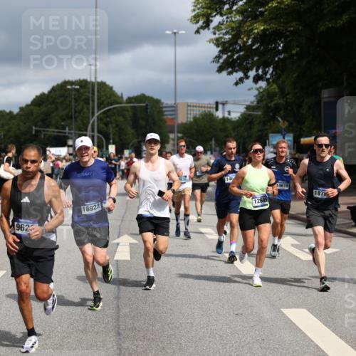 29.06.2025 - hella hamburg halbmarathon Yannick Fuchs http://msf.ph/oto/8177296 29.06.2025 10:42:09 20KM 1320, 1613, 1696, 2213, 2284, 2340, 2708, 2953, 3747, 4324, 4528, 4601, 5024, 5362, 5528, 5915, 6009, 6836, 7599, 8234, 8927, 9262, 9544, 9626, 10969, 11211, 11283, 11961, 12685, 13007, 13948, 14383, 14618, 14619, 15309, 15333, 15478, 15479, 15735, 15808, 16149, 16205, 17451, 17905, 18104, 18206, 18430, 18758, 18836, 18922, 18963, 18974, 19181 meine-sportfotos.de