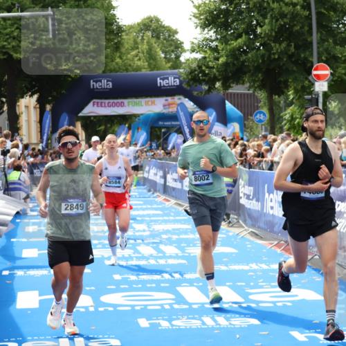 29.06.2025 - hella hamburg halbmarathon Zöllner http://msf.ph/oto/8177299 29.06.2025 10:38:21 Ziel 1042, 1688, 2849, 3431, 6095, 7110, 7743, 8002, 14688, 18584 meine-sportfotos.de