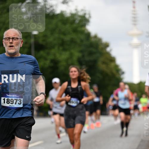 29.06.2025 - hella hamburg halbmarathon Dr. Thomas Lammeyer http://msf.ph/oto/8177300 29.06.2025 10:10:13 Kennedybrücke 1229, 1830, 1842, 2471, 2624, 3062, 4169, 4542, 5762, 6014, 7302, 7741, 8049, 8290, 8744, 8894, 8909, 9477, 9917, 10214, 10781, 10791, 10998 meine-sportfotos.de