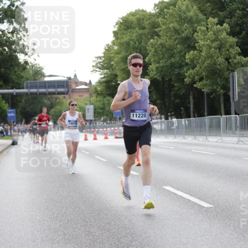 29.06.2025 - hella hamburg halbmarathon Jannik Wohlers http://msf.ph/oto/8177305 29.06.2025 09:42:21 Lombardsbrücke 5612, 7331, 7855, 9269, 10468, 11078, 11228, 12360, 13872, 13913, 14753, 14836, 16615, 17614, 18740, 19041, 19042, 19050, 19076, 19078 meine-sportfotos.de