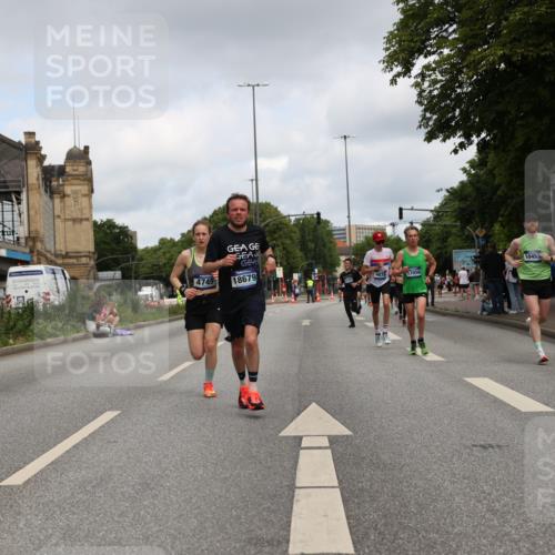 29.06.2025 - hella hamburg halbmarathon Yannick Fuchs http://msf.ph/oto/8177314 29.06.2025 10:28:01 20KM 1910, 2746, 4602, 4679, 4749, 6473, 7723, 8956, 10453, 12290, 12899, 14167, 14466, 14908, 14975, 16881, 16931, 17056, 17151, 17175, 18455, 18679, 18687, 19059 meine-sportfotos.de