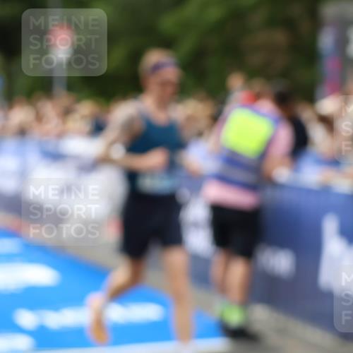 29.06.2025 - hella hamburg halbmarathon Zöllner http://msf.ph/oto/8177321 29.06.2025 10:27:53 Ziel 1122 meine-sportfotos.de