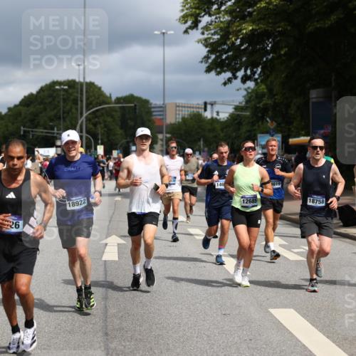 29.06.2025 - hella hamburg halbmarathon Yannick Fuchs http://msf.ph/oto/8177322 29.06.2025 10:42:09 20KM 1320, 1613, 1696, 2213, 2284, 2340, 2708, 2953, 3747, 4324, 4528, 4601, 5024, 5362, 5528, 5915, 6009, 6836, 7599, 8234, 8927, 9262, 9544, 9626, 10969, 11211, 11283, 11961, 12685, 13007, 13948, 14383, 14618, 14619, 15309, 15333, 15478, 15479, 15735, 15808, 16149, 16205, 17451, 17905, 18104, 18206, 18430, 18758, 18836, 18922, 18963, 18974, 19181 meine-sportfotos.de