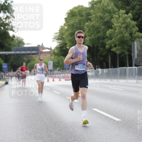 29.06.2025 - hella hamburg halbmarathon Jannik Wohlers http://msf.ph/oto/8177329 29.06.2025 09:42:21 Lombardsbrücke 5612, 7331, 7855, 9269, 10468, 11078, 11228, 12360, 13872, 13913, 14753, 14836, 16615, 17614, 18740, 19041, 19042, 19050, 19076, 19078 meine-sportfotos.de