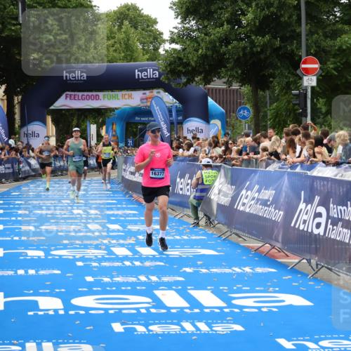 29.06.2025 - hella hamburg halbmarathon Zöllner http://msf.ph/oto/8177332 29.06.2025 10:28:00 Ziel 10106, 10485, 12189, 16377, 17488 meine-sportfotos.de