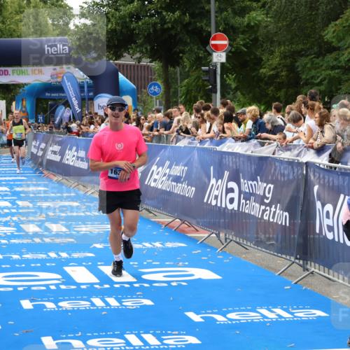 29.06.2025 - hella hamburg halbmarathon Zöllner http://msf.ph/oto/8177350 29.06.2025 10:28:01 Ziel 10106, 10485, 12189, 16377, 17488 meine-sportfotos.de