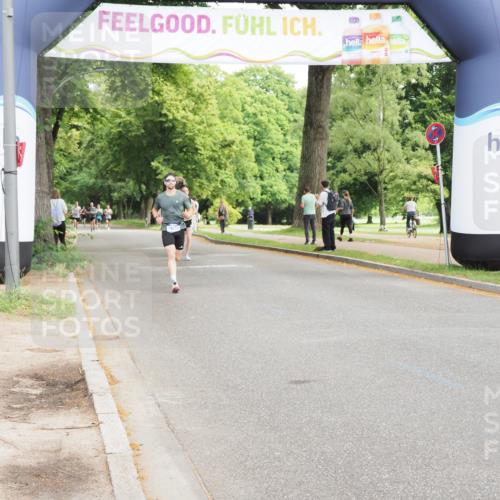 29.06.2025 - hella hamburg halbmarathon MichiJ http://msf.ph/oto/8177393 29.06.2025 10:16:43 Zwischen KM18-KM19 7380, 12992, 13779, 15671, 17040 meine-sportfotos.de