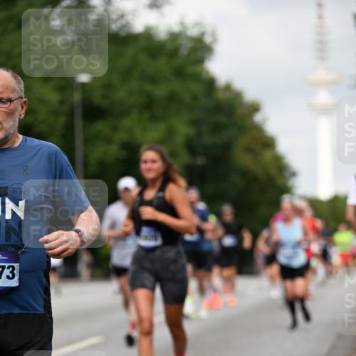 29.06.2025 - hella hamburg halbmarathon Dr. Thomas Lammeyer http://msf.ph/oto/8177403 29.06.2025 10:10:13 Kennedybrücke 1229, 1830, 1842, 2471, 2624, 3062, 4169, 4542, 5762, 6014, 7302, 7741, 8049, 8290, 8744, 8894, 8909, 9477, 9917, 10214, 10781, 10791, 10998 meine-sportfotos.de