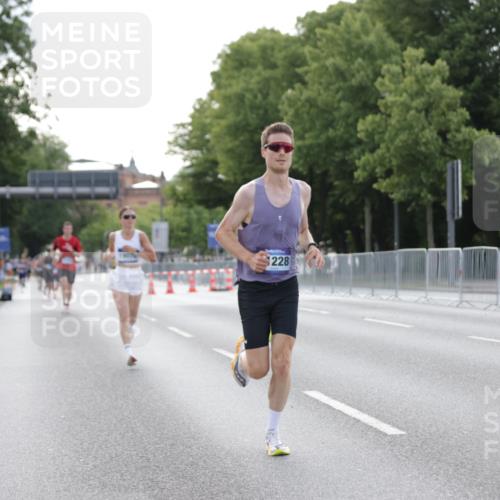 29.06.2025 - hella hamburg halbmarathon Jannik Wohlers http://msf.ph/oto/8177408 29.06.2025 09:42:21 Lombardsbrücke 5612, 7331, 7855, 9269, 10468, 11078, 11228, 12360, 13872, 13913, 14753, 14836, 16615, 17614, 18740, 19041, 19042, 19050, 19076, 19078 meine-sportfotos.de