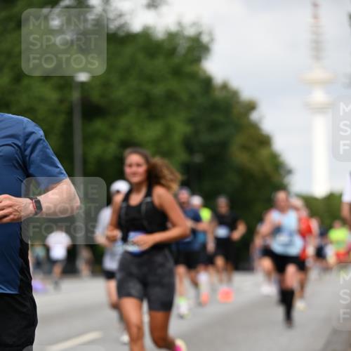 29.06.2025 - hella hamburg halbmarathon Dr. Thomas Lammeyer http://msf.ph/oto/8177429 29.06.2025 10:10:13 Kennedybrücke 1229, 1830, 1842, 2471, 2624, 3062, 4169, 4542, 5762, 6014, 7302, 7741, 8049, 8290, 8744, 8894, 8909, 9477, 9917, 10214, 10781, 10791, 10998 meine-sportfotos.de