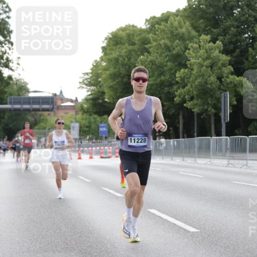 29.06.2025 - hella hamburg halbmarathon Jannik Wohlers http://msf.ph/oto/8177455 29.06.2025 09:42:21 Lombardsbrücke 5612, 7331, 7855, 9269, 10468, 11078, 11228, 12360, 13872, 13913, 14753, 14836, 16615, 17614, 18740, 19041, 19042, 19050, 19076, 19078 meine-sportfotos.de