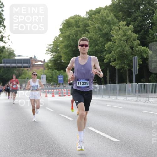 29.06.2025 - hella hamburg halbmarathon Jannik Wohlers http://msf.ph/oto/8177473 29.06.2025 09:42:21 Lombardsbrücke 5612, 7331, 7855, 9269, 10468, 11078, 11228, 12360, 13872, 13913, 14753, 14836, 16615, 17614, 18740, 19041, 19042, 19050, 19076, 19078 meine-sportfotos.de