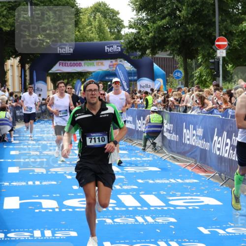 29.06.2025 - hella hamburg halbmarathon Zöllner http://msf.ph/oto/8177531 29.06.2025 10:38:29 Ziel 1042, 1710, 2745, 3014, 3431, 3790, 7110, 8571, 14992, 16075, 16280, 18357, 18761 meine-sportfotos.de