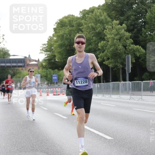 29.06.2025 - hella hamburg halbmarathon Jannik Wohlers http://msf.ph/oto/8177541 29.06.2025 09:42:21 Lombardsbrücke 5612, 7331, 7855, 9269, 10468, 11078, 11228, 12360, 13872, 13913, 14753, 14836, 16615, 17614, 18740, 19041, 19042, 19050, 19076, 19078 meine-sportfotos.de