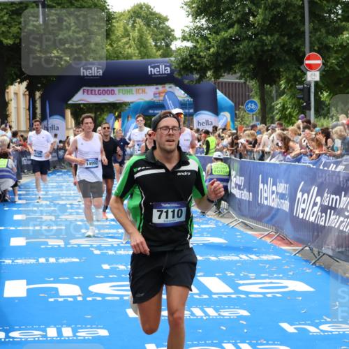 29.06.2025 - hella hamburg halbmarathon Zöllner http://msf.ph/oto/8177548 29.06.2025 10:38:30 Ziel 1710, 2745, 3014, 3431, 3790, 7110, 8571, 14992, 16075, 16280, 18357, 18761 meine-sportfotos.de