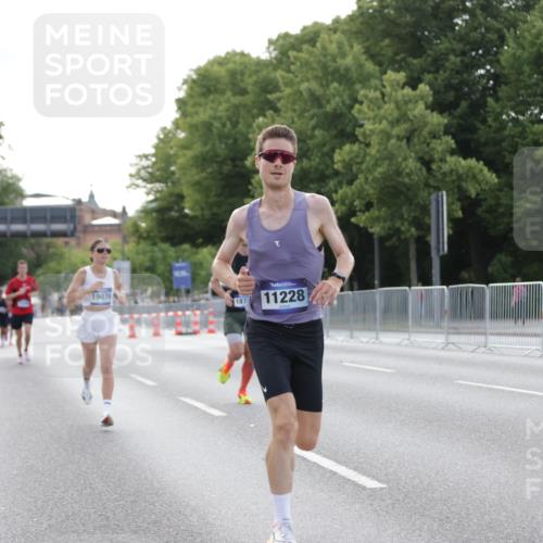 29.06.2025 - hella hamburg halbmarathon Jannik Wohlers http://msf.ph/oto/8177567 29.06.2025 09:42:21 Lombardsbrücke 5612, 7331, 7855, 9269, 10468, 11078, 11228, 12360, 13872, 13913, 14753, 14836, 16615, 17614, 18740, 19041, 19042, 19050, 19076, 19078 meine-sportfotos.de