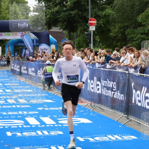 29.06.2025 - hella hamburg halbmarathon Zöllner http://msf.ph/oto/8177590 29.06.2025 10:28:13 Ziel 15883 meine-sportfotos.de