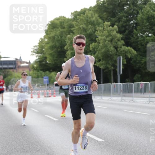 29.06.2025 - hella hamburg halbmarathon Jannik Wohlers http://msf.ph/oto/8177629 29.06.2025 09:42:21 Lombardsbrücke 5612, 7331, 7855, 9269, 10468, 11078, 11228, 12360, 13872, 13913, 14753, 14836, 16615, 17614, 18740, 19041, 19042, 19050, 19076, 19078 meine-sportfotos.de