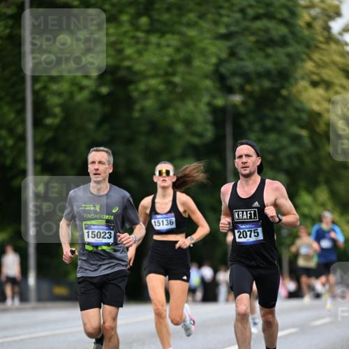 29.06.2025 - hella hamburg halbmarathon Dr. Thomas Lammeyer http://msf.ph/oto/8177652 29.06.2025 09:46:48 Kennedybrücke 2075, 2180, 2203, 2483, 6090, 8318, 8376, 9804, 10351 meine-sportfotos.de