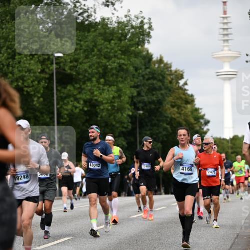 29.06.2025 - hella hamburg halbmarathon Dr. Thomas Lammeyer http://msf.ph/oto/8177661 29.06.2025 10:10:14 Kennedybrücke 1229, 1830, 1842, 2471, 2624, 3062, 4169, 4542, 5431, 5762, 6014, 7741, 8049, 8290, 8744, 8894, 8909, 9477, 9917, 10214, 10781, 10791, 10998 meine-sportfotos.de