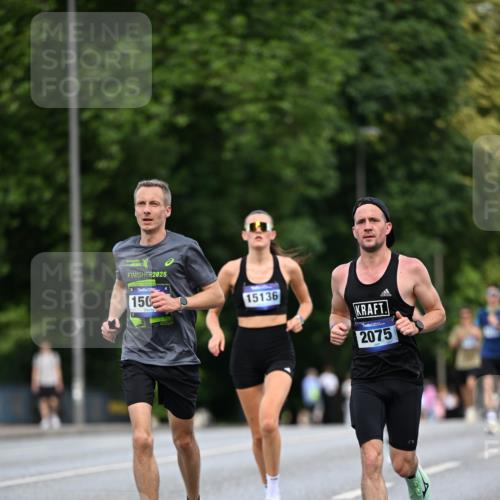 29.06.2025 - hella hamburg halbmarathon Dr. Thomas Lammeyer http://msf.ph/oto/8177671 29.06.2025 09:46:48 Kennedybrücke 2075, 2180, 2203, 2483, 6090, 8318, 8376, 9804, 10351 meine-sportfotos.de