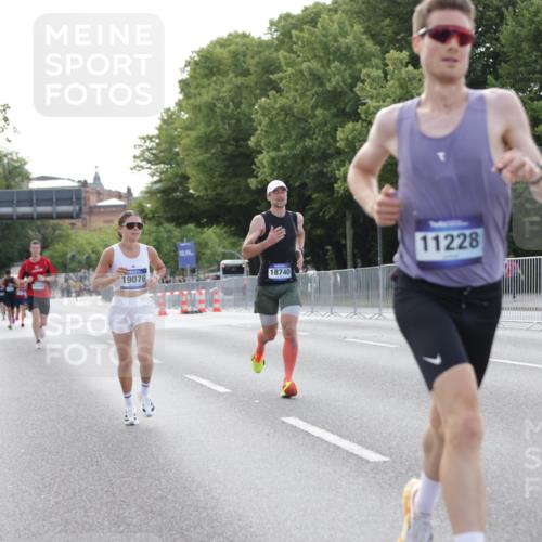 29.06.2025 - hella hamburg halbmarathon Jannik Wohlers http://msf.ph/oto/8177679 29.06.2025 09:42:22 Lombardsbrücke 5612, 7331, 7855, 9269, 10468, 11078, 11228, 12360, 13346, 13872, 13913, 14753, 14836, 16615, 17614, 18740, 19041, 19042, 19050, 19076, 19078 meine-sportfotos.de