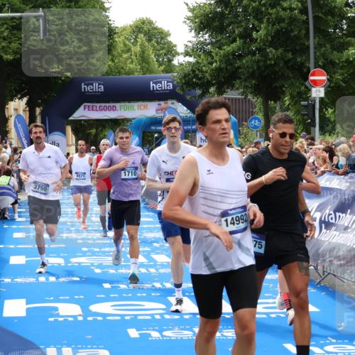 29.06.2025 - hella hamburg halbmarathon Zöllner http://msf.ph/oto/8177698 29.06.2025 10:38:33 Ziel 1710, 2745, 3014, 3790, 8571, 14905, 14992, 16075, 16280, 18357 meine-sportfotos.de