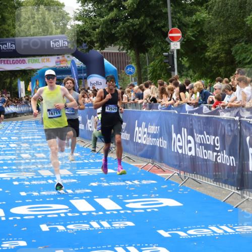 29.06.2025 - hella hamburg halbmarathon Zöllner http://msf.ph/oto/8177713 29.06.2025 10:28:27 Ziel 3075, 5328, 12529, 14140, 16711 meine-sportfotos.de