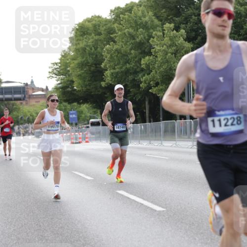 29.06.2025 - hella hamburg halbmarathon Jannik Wohlers http://msf.ph/oto/8177724 29.06.2025 09:42:22 Lombardsbrücke 5612, 7331, 7855, 9269, 10468, 11078, 11228, 12360, 13346, 13872, 13913, 14753, 14836, 16615, 17614, 18740, 19041, 19042, 19050, 19076, 19078 meine-sportfotos.de