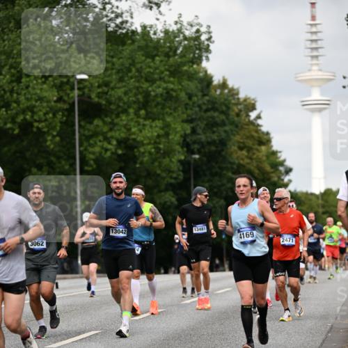 29.06.2025 - hella hamburg halbmarathon Dr. Thomas Lammeyer http://msf.ph/oto/8177738 29.06.2025 10:10:15 Kennedybrücke 1229, 1830, 1842, 2471, 2624, 3062, 4169, 4542, 5431, 5762, 6014, 7741, 8049, 8290, 8744, 8894, 8909, 9477, 9917, 10214, 10781, 10998 meine-sportfotos.de