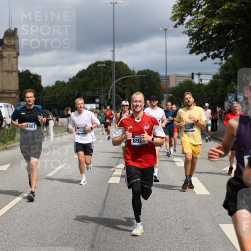 29.06.2025 - hella hamburg halbmarathon Yannick Fuchs http://msf.ph/oto/8177757 29.06.2025 10:42:19 20KM 1320, 1914, 2213, 2340, 2708, 3747, 4324, 4601, 5024, 5362, 5528, 5915, 6081, 6836, 7367, 7599, 8234, 8927, 9262, 9538, 9544, 9626, 11211, 11961, 12549, 12685, 12747, 13007, 13570, 13614, 13948, 14383, 14618, 14619, 14797, 15309, 15333, 15573, 15590, 15629, 15735, 15808, 16149, 16205, 16414, 16766, 18206, 18430, 18476, 18790, 18836, 18922, 18963, 18974, 19181 meine-sportfotos.de