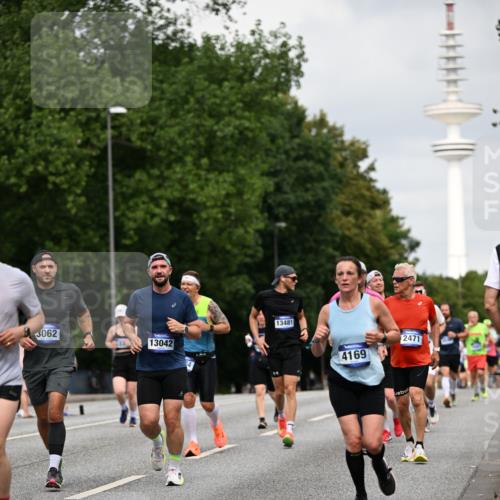 29.06.2025 - hella hamburg halbmarathon Dr. Thomas Lammeyer http://msf.ph/oto/8177767 29.06.2025 10:10:15 Kennedybrücke 1229, 1830, 1842, 2471, 2624, 3062, 4169, 4542, 5431, 5762, 6014, 7741, 8049, 8290, 8744, 8894, 8909, 9477, 9917, 10214, 10781, 10998 meine-sportfotos.de