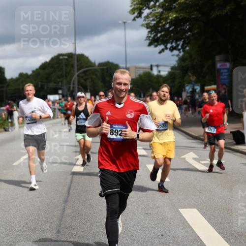 29.06.2025 - hella hamburg halbmarathon Yannick Fuchs http://msf.ph/oto/8177791 29.06.2025 10:42:20 20KM 1320, 1914, 2213, 2340, 2708, 3747, 4324, 4601, 5024, 5362, 5528, 5915, 6081, 6377, 6836, 7367, 7599, 8234, 8927, 9262, 9538, 9544, 11211, 11961, 12549, 12685, 12747, 13007, 13570, 13614, 13948, 14383, 14618, 14619, 14797, 14814, 15309, 15573, 15590, 15629, 15735, 15808, 16149, 16205, 16414, 16766, 18206, 18430, 18476, 18790, 18836, 18963, 18974, 19181 meine-sportfotos.de