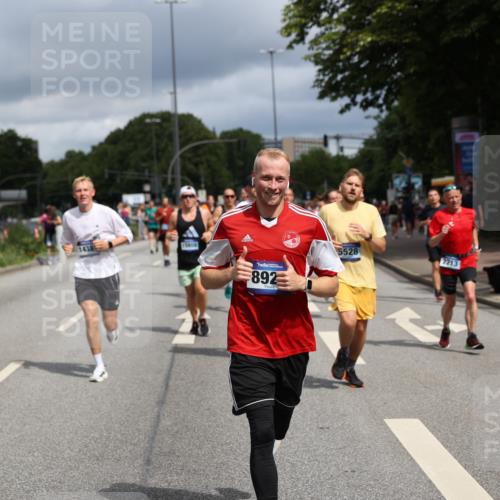 29.06.2025 - hella hamburg halbmarathon Yannick Fuchs http://msf.ph/oto/8177799 29.06.2025 10:42:20 20KM 1320, 1914, 2213, 2340, 2708, 3747, 4324, 4601, 5024, 5362, 5528, 5915, 6081, 6377, 6836, 7367, 7599, 8234, 8927, 9262, 9538, 9544, 11211, 11961, 12549, 12685, 12747, 13007, 13570, 13614, 13948, 14383, 14618, 14619, 14797, 14814, 15309, 15573, 15590, 15629, 15735, 15808, 16149, 16205, 16414, 16766, 18206, 18430, 18476, 18790, 18836, 18963, 18974, 19181 meine-sportfotos.de