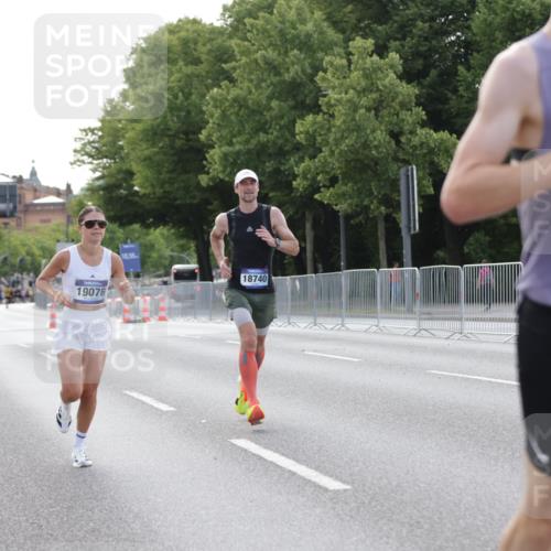 29.06.2025 - hella hamburg halbmarathon Jannik Wohlers http://msf.ph/oto/8177810 29.06.2025 09:42:22 Lombardsbrücke 5612, 7331, 7855, 9269, 10468, 11078, 11228, 12360, 13346, 13872, 13913, 14753, 14836, 16615, 17614, 18740, 19041, 19042, 19050, 19076, 19078 meine-sportfotos.de