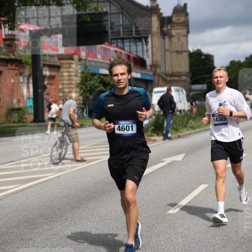 29.06.2025 - hella hamburg halbmarathon Yannick Fuchs http://msf.ph/oto/8177849 29.06.2025 10:42:21 20KM 1320, 1914, 2213, 2340, 2708, 3747, 4324, 4601, 5024, 5362, 5528, 5915, 6081, 6377, 6836, 7367, 7599, 8216, 8234, 8927, 9262, 9482, 9538, 9544, 11211, 11961, 12549, 12747, 13007, 13570, 13614, 13948, 14383, 14797, 14814, 15309, 15573, 15590, 15629, 15735, 15808, 16149, 16205, 16414, 16766, 18206, 18430, 18476, 18790, 18836, 18963, 19198 meine-sportfotos.de
