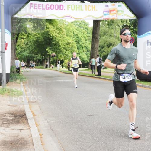 29.06.2025 - hella hamburg halbmarathon MichiJ http://msf.ph/oto/8177850 29.06.2025 10:16:45 Zwischen KM18-KM19 10485, 12992, 13779, 15671 meine-sportfotos.de