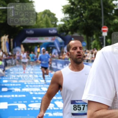 29.06.2025 - hella hamburg halbmarathon Zöllner http://msf.ph/oto/8177863 29.06.2025 10:38:38 Ziel 9403, 11379, 14905, 17154 meine-sportfotos.de