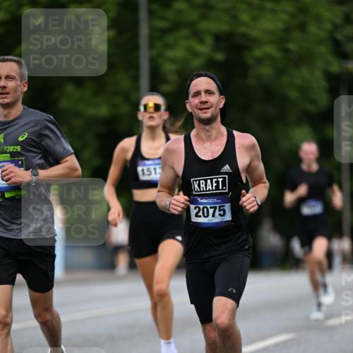 29.06.2025 - hella hamburg halbmarathon Dr. Thomas Lammeyer http://msf.ph/oto/8177871 29.06.2025 09:46:50 Kennedybrücke 2075, 2180, 2203, 2483, 6090, 8318, 8376, 9804, 10351 meine-sportfotos.de
