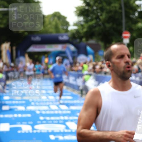 29.06.2025 - hella hamburg halbmarathon Zöllner http://msf.ph/oto/8177874 29.06.2025 10:38:38 Ziel 9403, 11379, 14905, 17154 meine-sportfotos.de