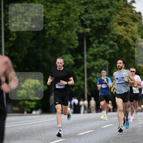29.06.2025 - hella hamburg halbmarathon Dr. Thomas Lammeyer http://msf.ph/oto/8177889 29.06.2025 09:46:50 Kennedybrücke 2075, 2180, 2203, 2483, 6090, 8318, 8376, 9804, 10351 meine-sportfotos.de