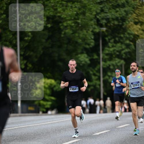 29.06.2025 - hella hamburg halbmarathon Dr. Thomas Lammeyer http://msf.ph/oto/8177900 29.06.2025 09:46:51 Kennedybrücke 2075, 2180, 2203, 2483, 6090, 8318, 8376, 9804, 10351 meine-sportfotos.de