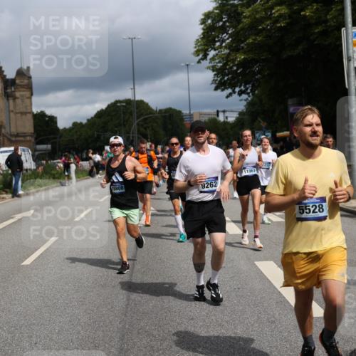 29.06.2025 - hella hamburg halbmarathon Yannick Fuchs http://msf.ph/oto/8177901 29.06.2025 10:42:22 20KM 1086, 1320, 1914, 2213, 2340, 2708, 3747, 4324, 4601, 5024, 5362, 5528, 5915, 6081, 6377, 6836, 7367, 7599, 8216, 8234, 8927, 9262, 9482, 9538, 9544, 11211, 11961, 12549, 12747, 13007, 13570, 13614, 13948, 14383, 14797, 14814, 15309, 15573, 15590, 15629, 15735, 15808, 16149, 16205, 16269, 16414, 16766, 18206, 18476, 18790, 18836, 18963, 19198 meine-sportfotos.de