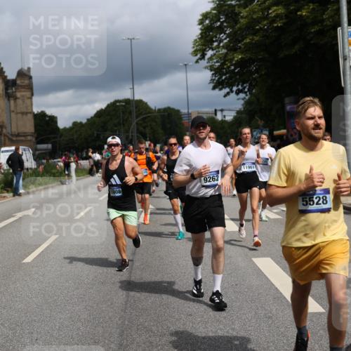 29.06.2025 - hella hamburg halbmarathon Yannick Fuchs http://msf.ph/oto/8177916 29.06.2025 10:42:22 20KM 1086, 1320, 1914, 2213, 2340, 2708, 3747, 4324, 4601, 5024, 5362, 5528, 5915, 6081, 6377, 6836, 7367, 7599, 8216, 8234, 8927, 9262, 9482, 9538, 9544, 11211, 11961, 12549, 12747, 13007, 13570, 13614, 13948, 14383, 14797, 14814, 15309, 15573, 15590, 15629, 15735, 15808, 16149, 16205, 16269, 16414, 16766, 18206, 18476, 18790, 18836, 18963, 19198 meine-sportfotos.de