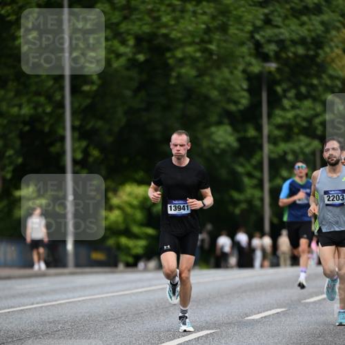 29.06.2025 - hella hamburg halbmarathon Dr. Thomas Lammeyer http://msf.ph/oto/8177932 29.06.2025 09:46:51 Kennedybrücke 2075, 2180, 2203, 2483, 6090, 8318, 8376, 9804, 10351 meine-sportfotos.de